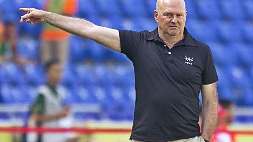 Pepe Mel, ayer, durante la disputa de la penúltima jornada de Liga ante el Almería en Siete Palmas.