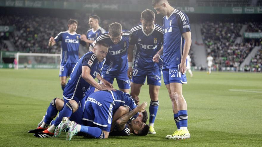 La crónica de cómo se construyó el triunfo del Oviedo ante el Elche: la victoria más gritada se cocinó en el medio