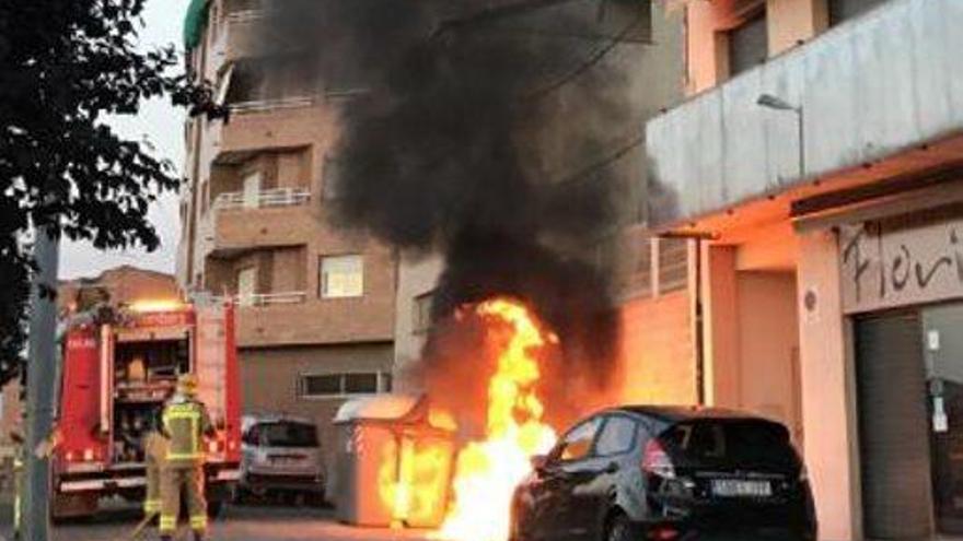 S&#039;incendien dos contenidors a Manresa