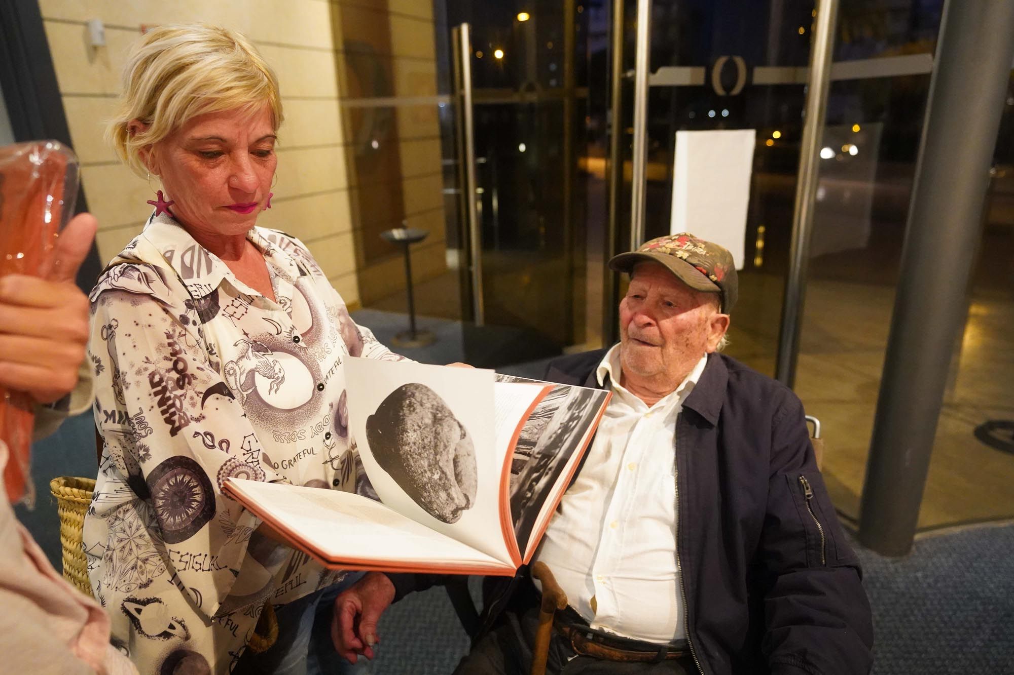 Presentación del libro 'Hombres de barro', en el Club Diario de Ibiza