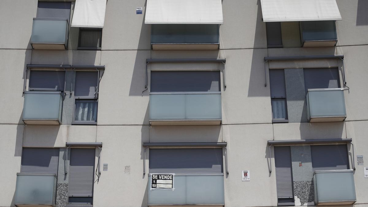 Una vivienda en venta en un edificio