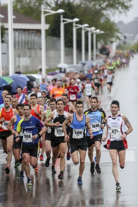 Multitudinaria media maratón en Gijón.