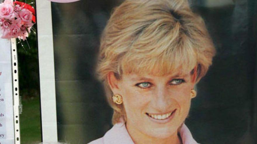 La princesa Diana y  Dodi Al Fayed fallecieron en un accidente de coche el 30 de agosto de 1997.