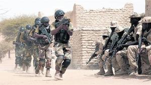 Tropas nigerianas participan en unas prácticas militares antiterroristas junto a soldados del Chad.