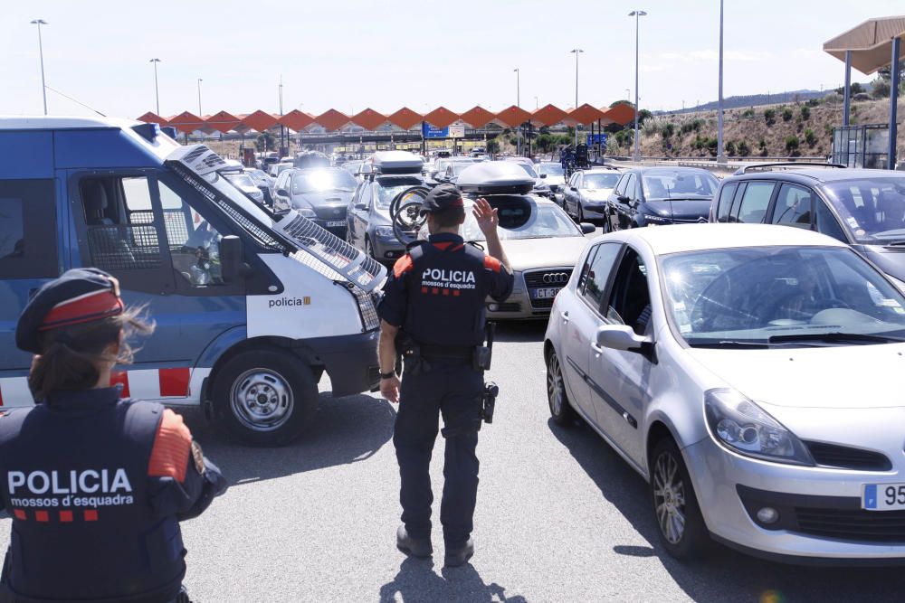 Gran desplegament policial a la Jonquera