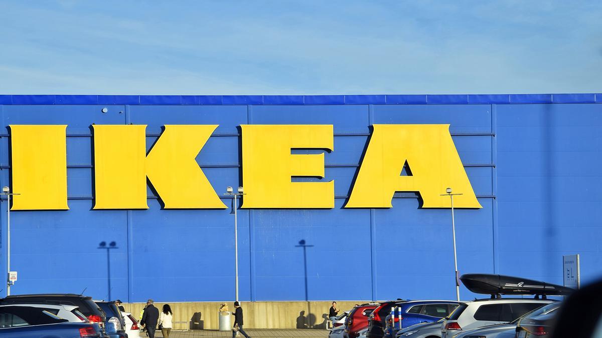 Mañana se esperan colas kilométricas en Ikea para conseguir el cubo que hace más grande el frigorífico: por solo 5 euros
