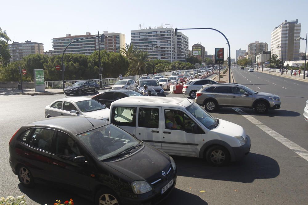 Atasco de tráfico en València por las obras en Blanquerías