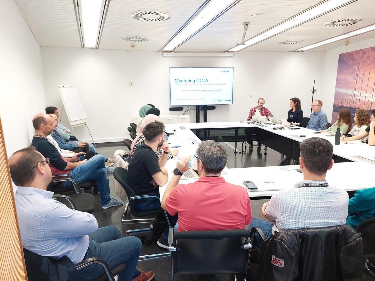 Un momento de la sesión celebrada en el Centro de Competencias Tecnológico del Banco Sabadell en Alicante.