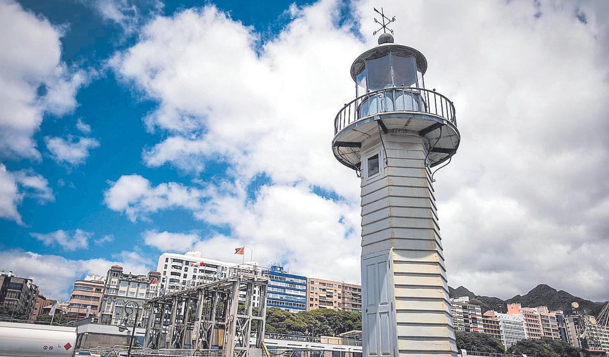 La Farola del Mar, en el Puerto de Santa Cruz
