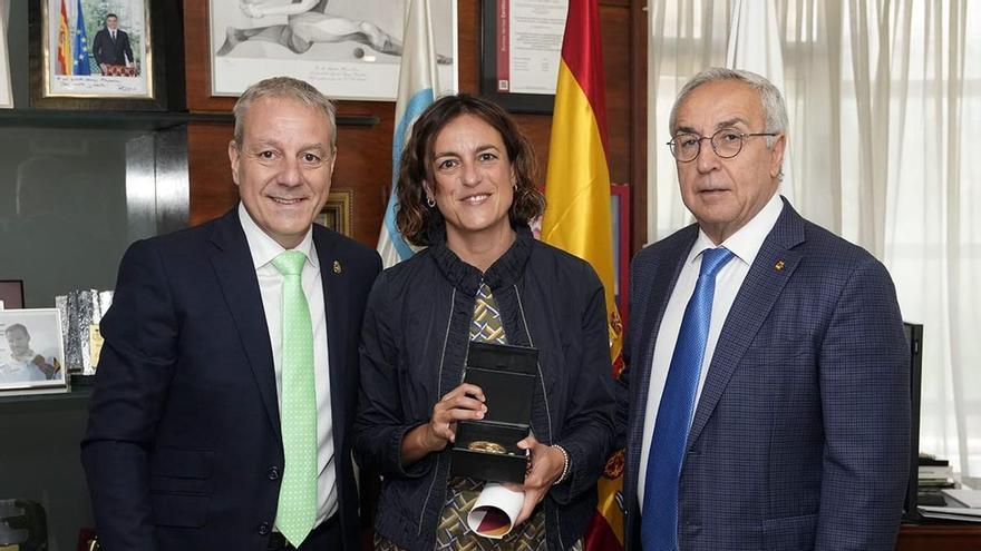 Elena Tejedor recibe la Medalla e Insignia de Oro al Mérito Deportivo de la RFEBM