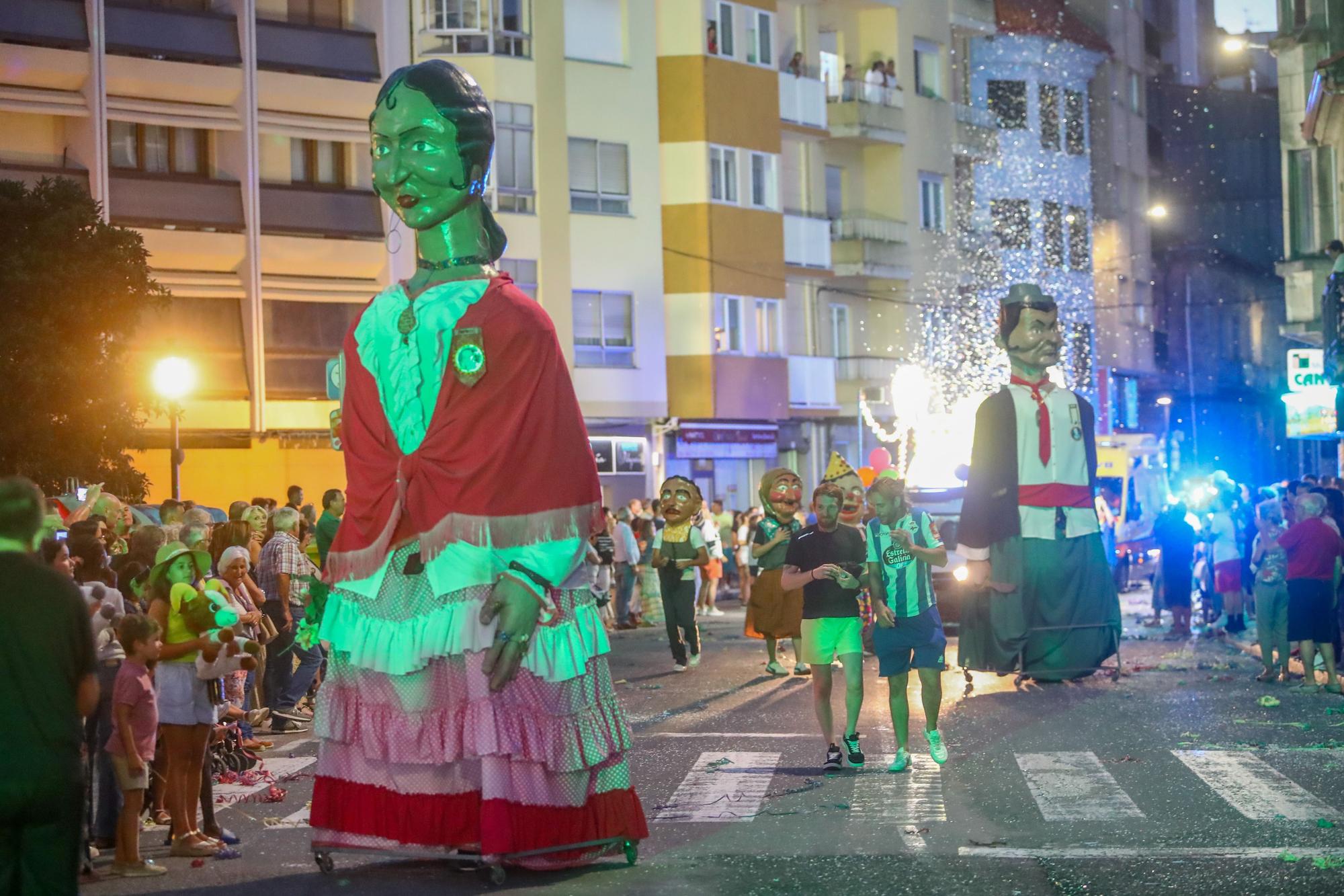 Así transcurrió el desfile de carrozas que sirvió de colofón a la fiesta de San Roque 2023, en Vilagarcía.