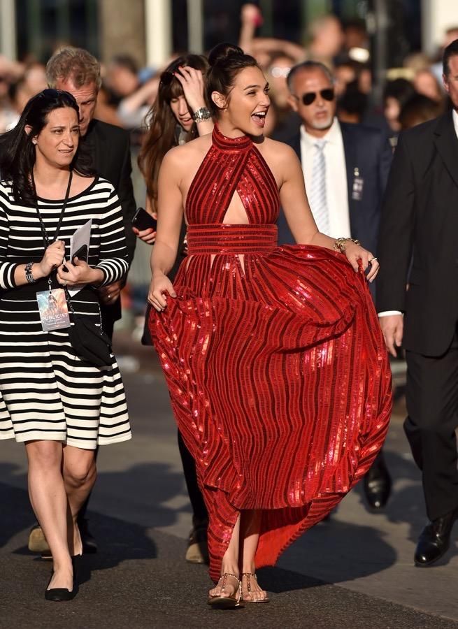 Gal Gadot en sandalia plana