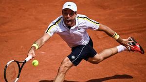 Bautista, en acción en Roland Garros.