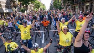 Festa de la Bici 2026. miles de participantes recorren las calles de Barcelona durante la pedalada popular de la Festa de la Bici, una marcha de 12 kilómetros que atraviesa algunos de los espacios más emblemáticos de la ciudad, entre ellos plaza Espanya, Paral·lel, plaza Catalunya, paseo Picasso o la calle Marina. La jornada, ha incorporado actividades vinculadas al próximo paso del Tour de Francia por Catalunya. A 31 de mayo de 2026. Barcelona. AUTOR: Manu Mitru | EPC