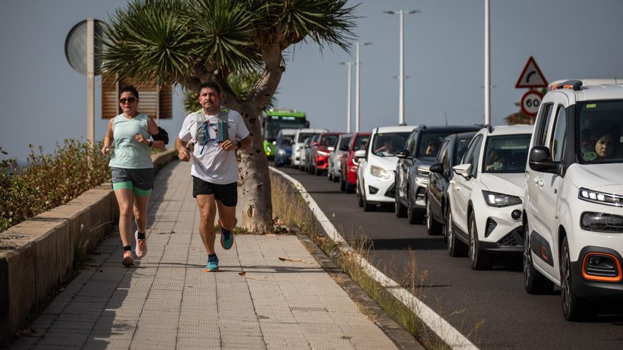 La playa de Teresitas recuperará el carril bus para los días de calor