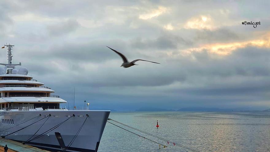 Así evita el jeque que las gaviotas defequen sobre el mayor yate del mundo