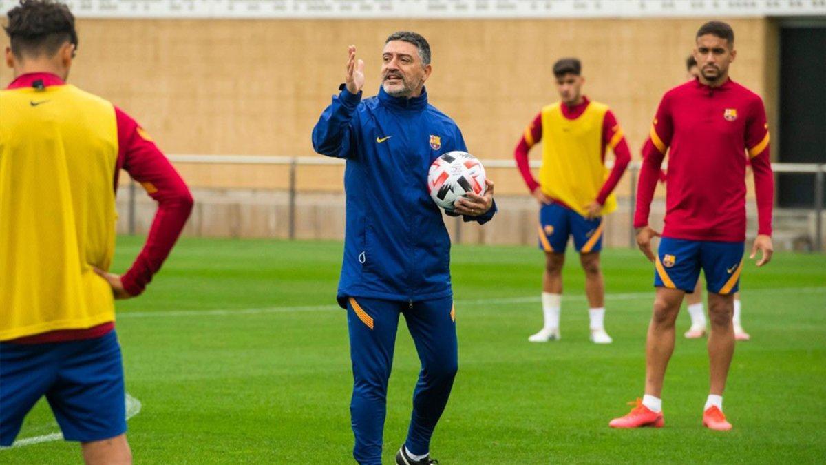 García Pimienta, en un entrenamiento del filial