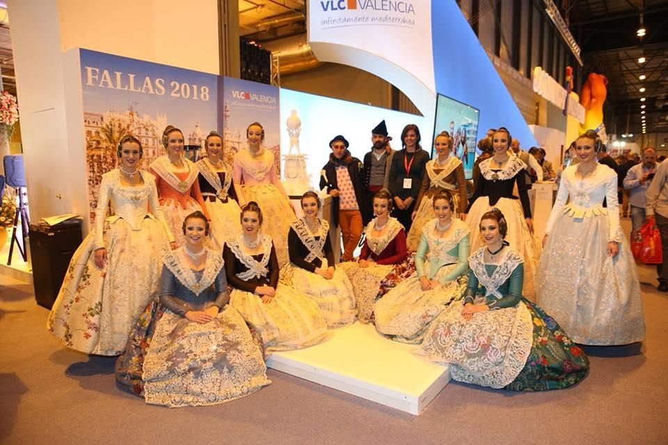 11 falleras mayores desfilan en Fitur para presentar las Fallas