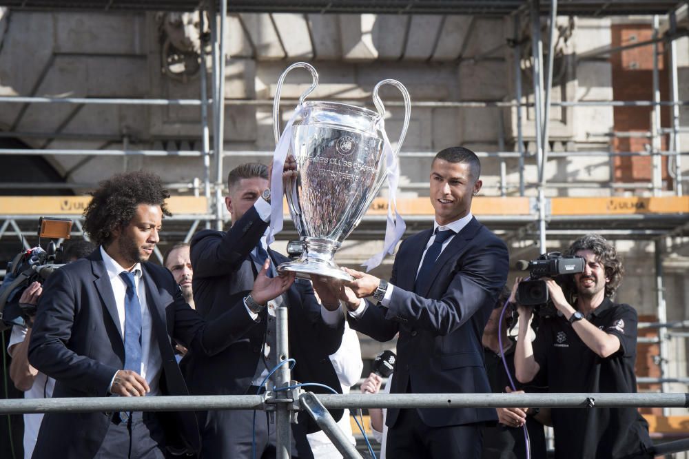 El Real Madrid celebra la duodécima con su afición