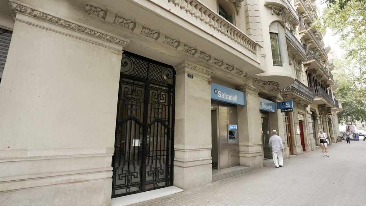 Sucursal de Banco Sabadell en la calle Bruc (Barcelona)