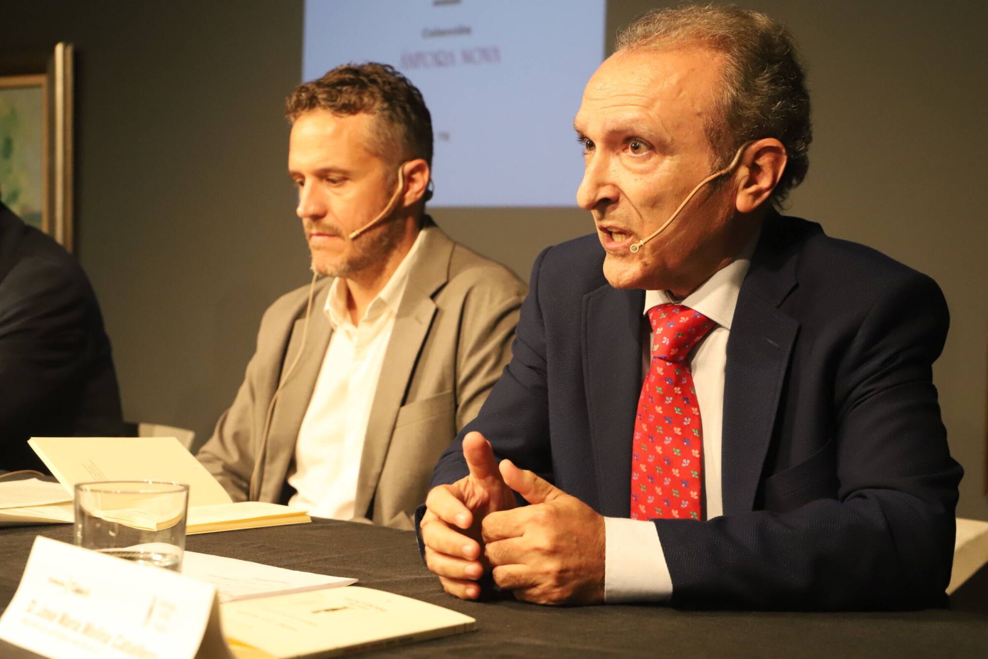 El acto celebrado en la sede de la Fundación Cajasol, contó con el periodista Carlos Herrera, como prologuista