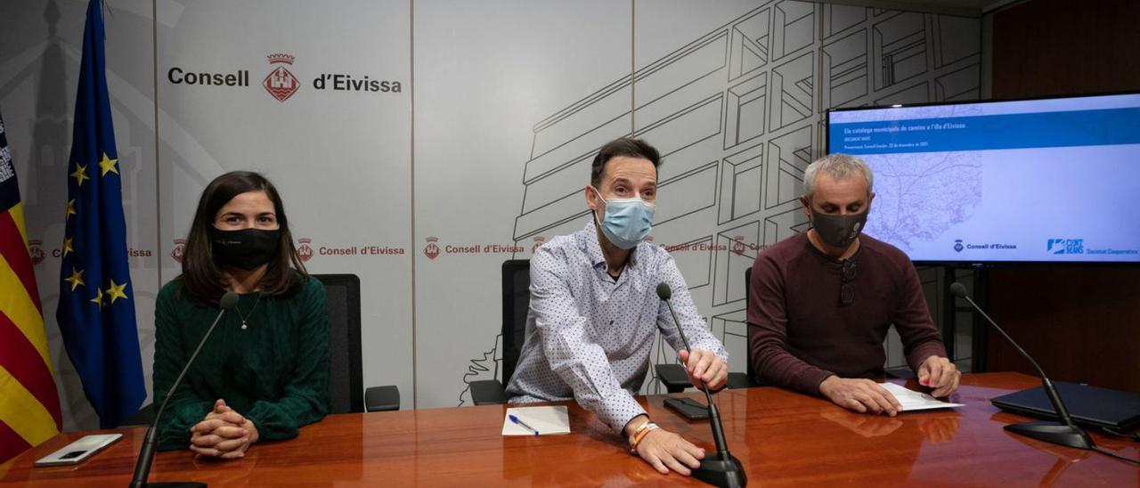 Naihara Cardona, Mariano Juan y Joan Costa en la presentación del documento marco. | VICENT MARÍ