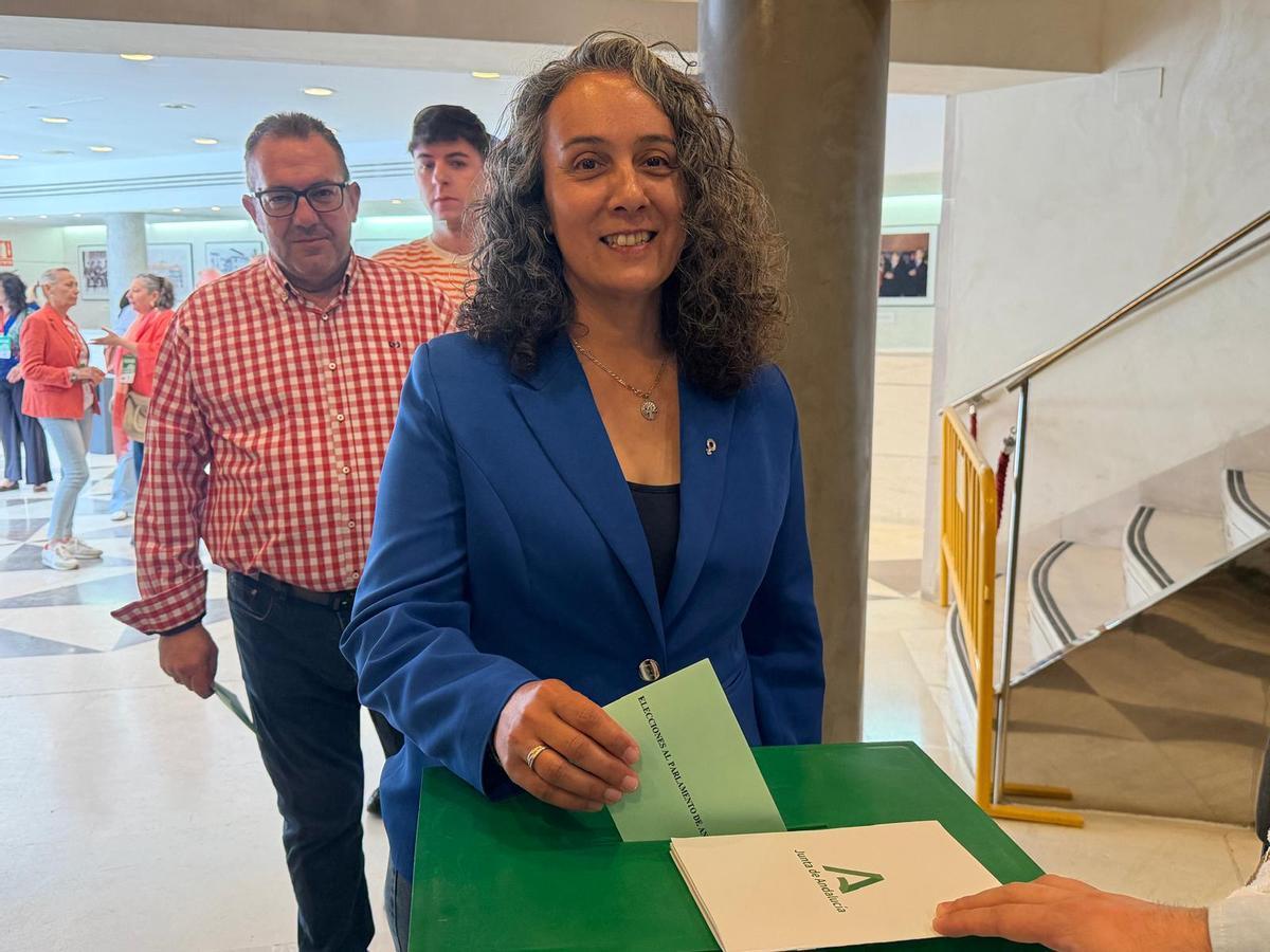 Rosa María Rodríguez (Por Andalucía) vota en Montilla.