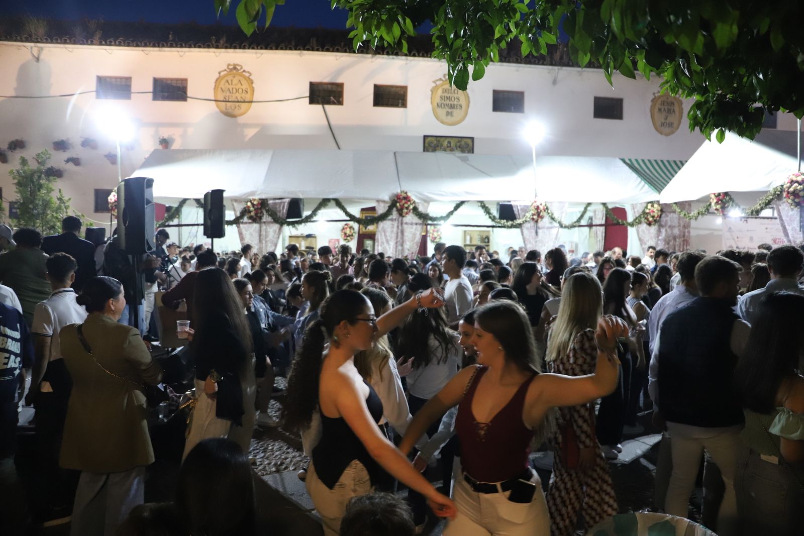 La tercera noche de cruces, en imágenes