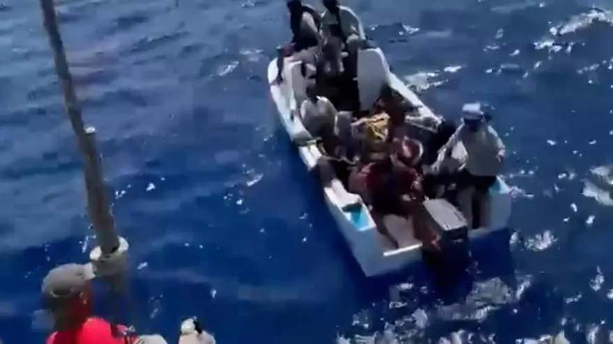 Rescatados 16 menores que iban en una barcaza frente a las costas de Malta