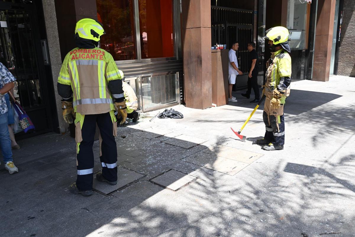 La rotura de cristales por la mascletà provoca heridas a una mujer en Luceros La rotura de cristales por la mascletà provoca heridas a una mujer en Luceros