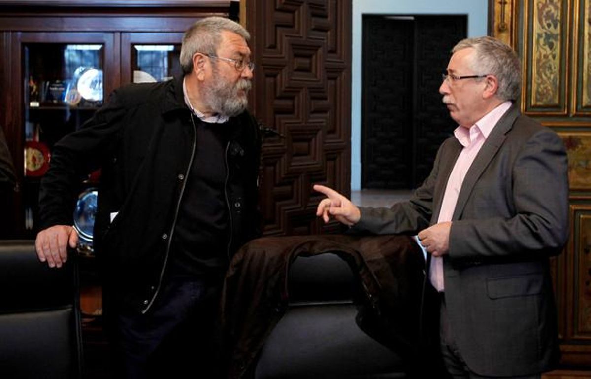 Els líders d’UGT, Cándido Méndez (esquerra) i CCOO, Ignacio Fernández Toxo, el 23 d’abril, a Madrid.