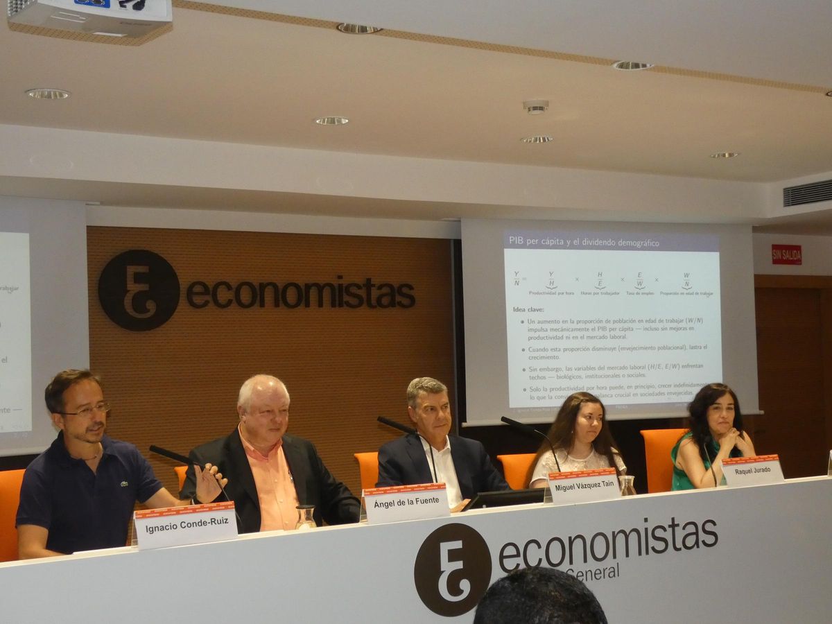 Participantes en la sesión sobre 'Situación económica de los jóvenes en España', organizada por el CGE y Fedea.