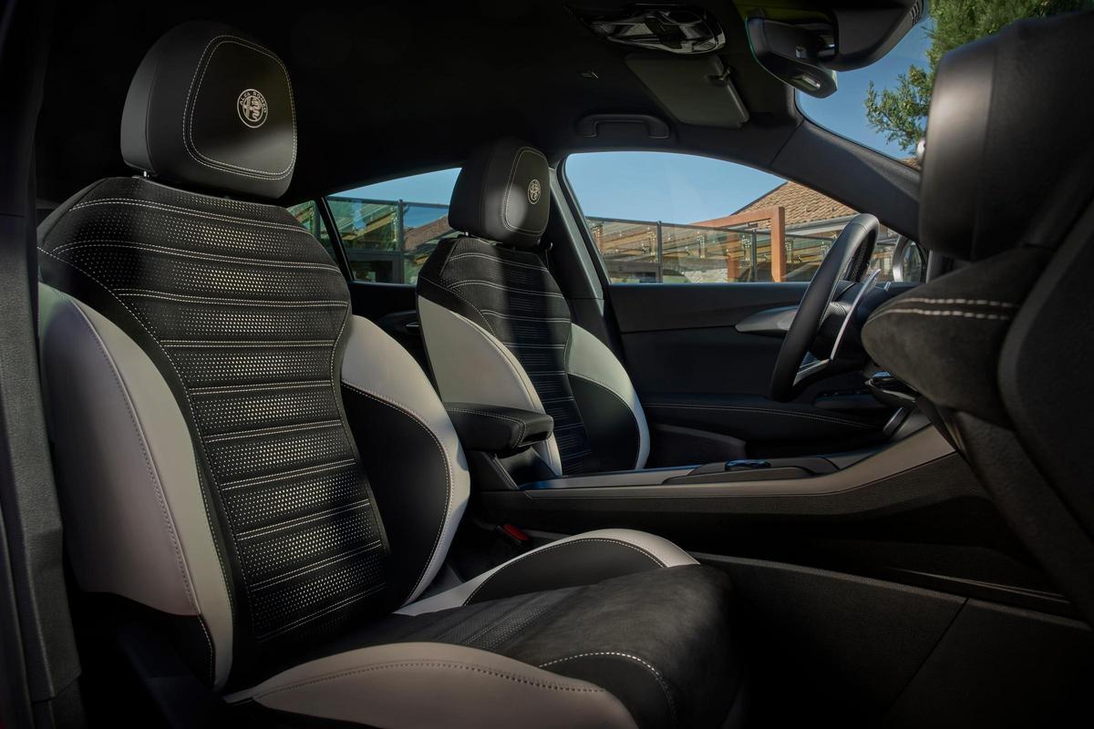 A bordo del Nuevo Alfa Romeo Tonale, la mecánica y la electrónica se fusionan para maximizar el placer de conducir