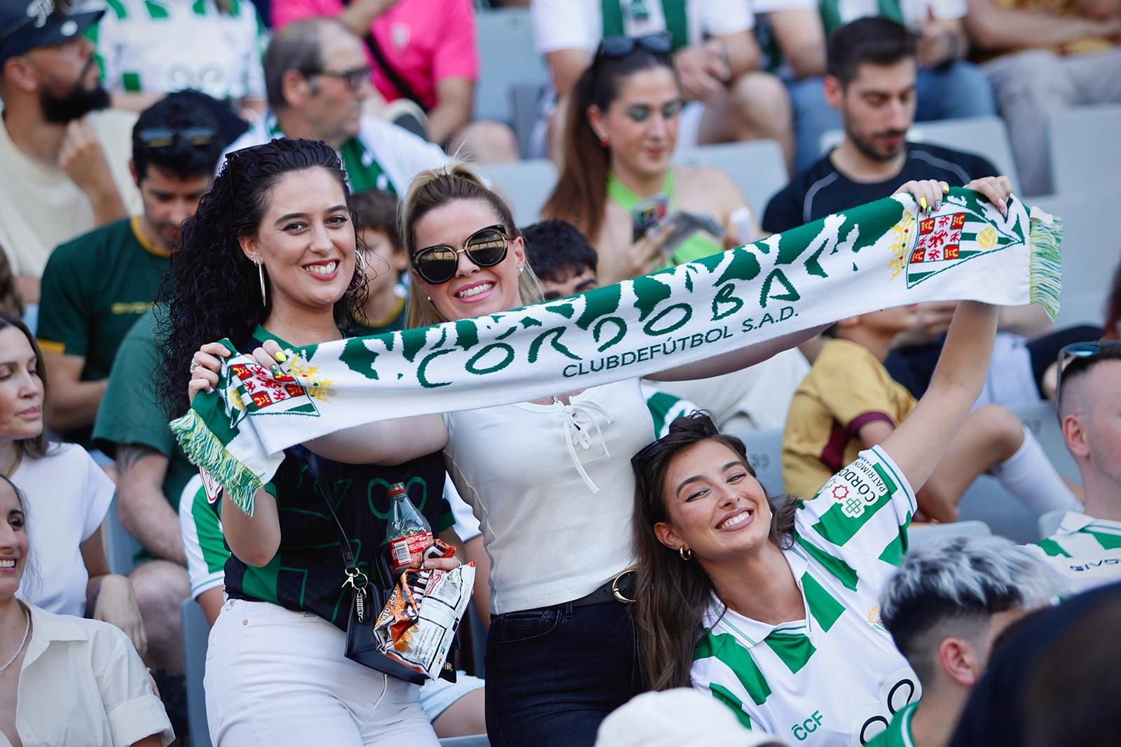 El Córdoba CF vuelve a Segunda / Las mejores imágenes de una noche para la historia