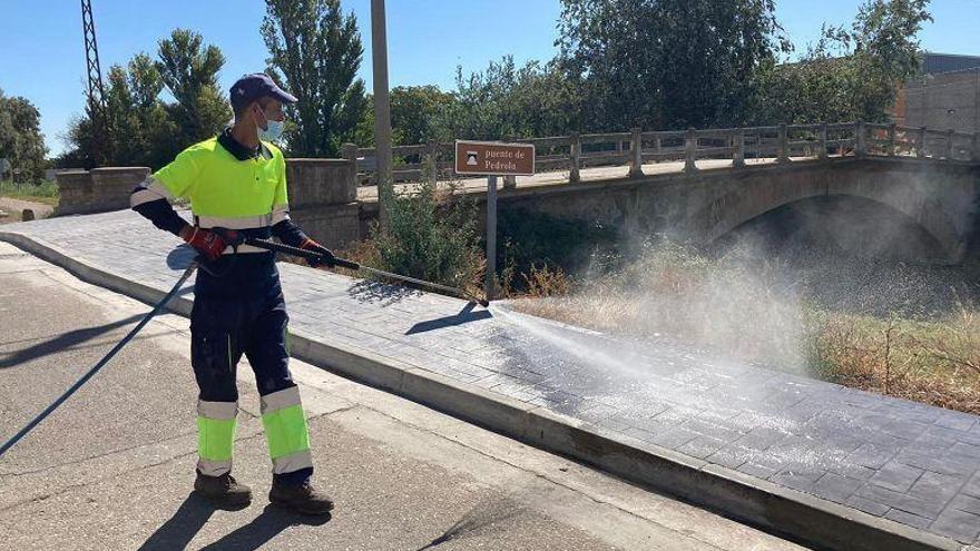 La desinfección de las calles se mantendrá al menos hasta diciembre