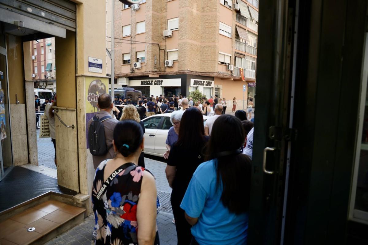 Otro momento del desahucio de la calle La Unión, el pasado lunes.