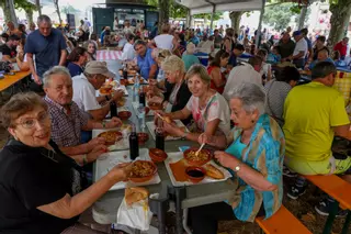 La Festa dos Callos de Meis llena 6.000 estómagos de felicidad