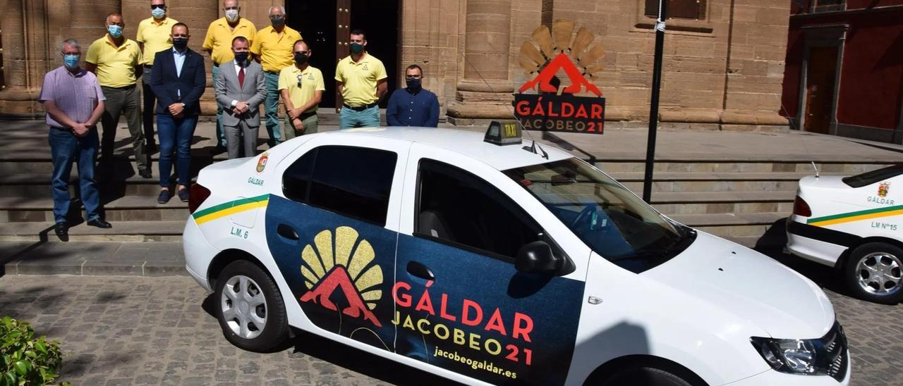 Taxistas de Gáldar, durante un acuerdo con el Ayuntamiento.