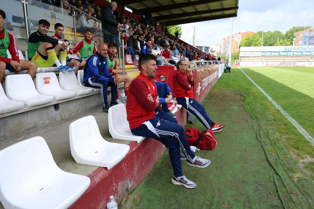 Gonza en su último partido como entrenador del Alondras, precisamente ante el Arosa en el campo de A Lomba, que se perfila como su próximo destino.