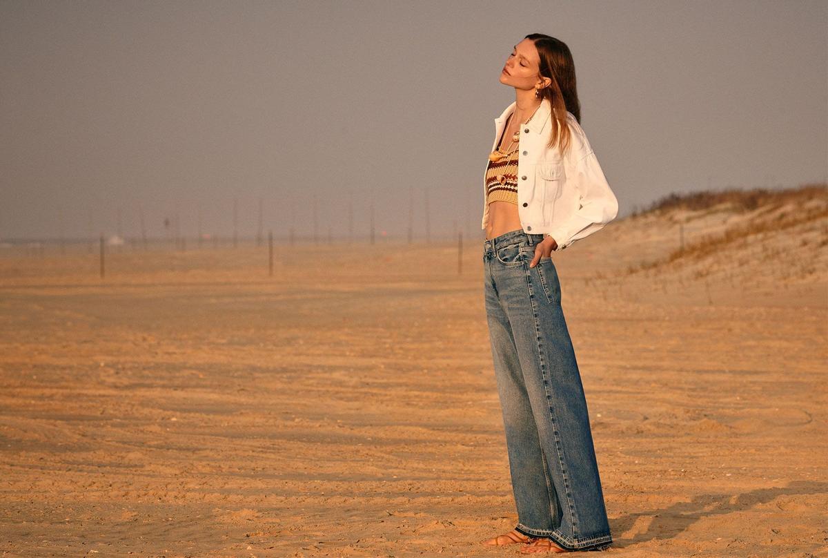 Jeans y crop top, otra de las apuestas de Zara