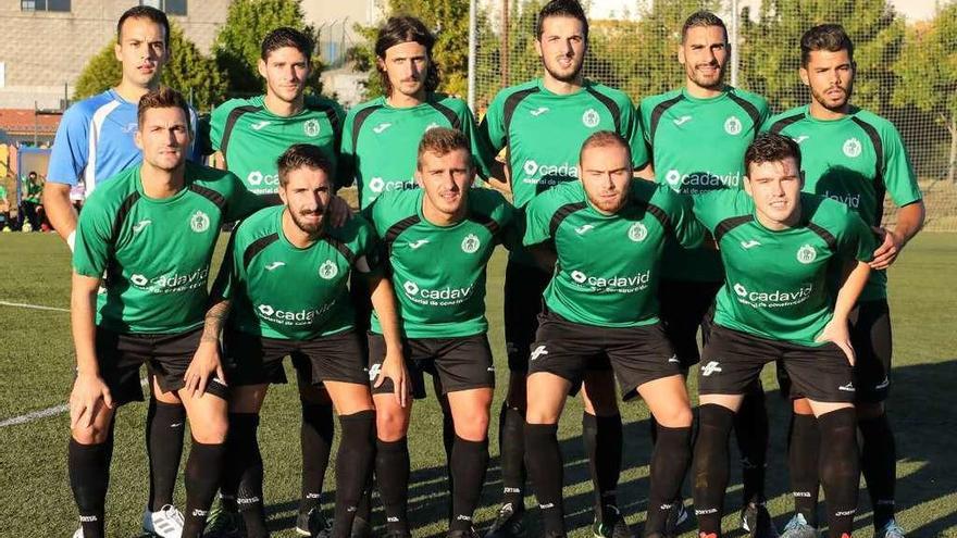 Once inicial del Arenteiro contra el Rápido de Bouzas, en el triangular Festa do Pulpo. // J. Regal