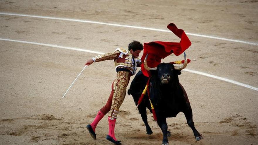 El Juli, dos orejas y salida a hombros