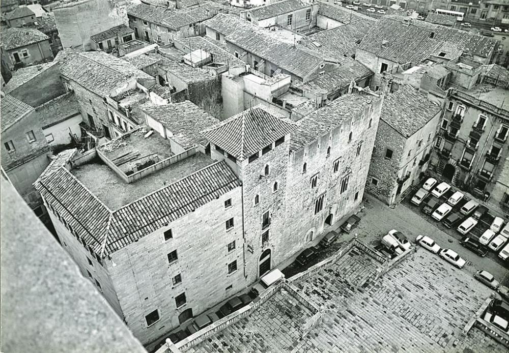 Vista aèria de la Pia Almoina el 1979.