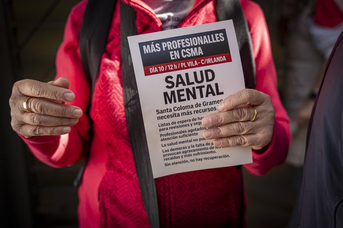 Protesta en Santa Coloma por las listas espera en salud mental