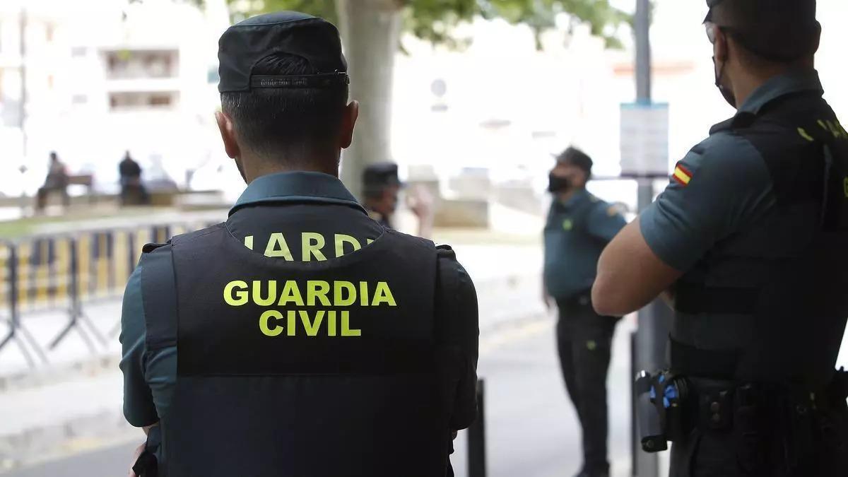 Varios agentes de la Guardia Civil, durante un servicio.