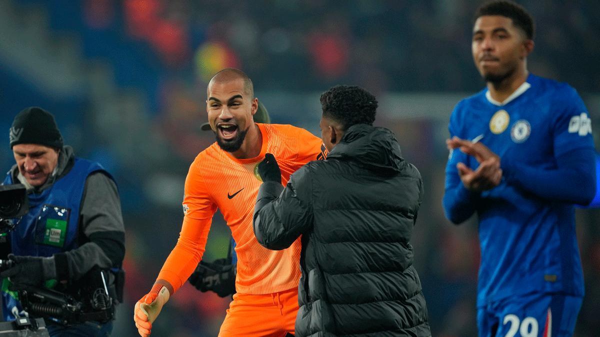 Robert Sánchez: "Cucurella tiene a Lamine en el bolsillo"