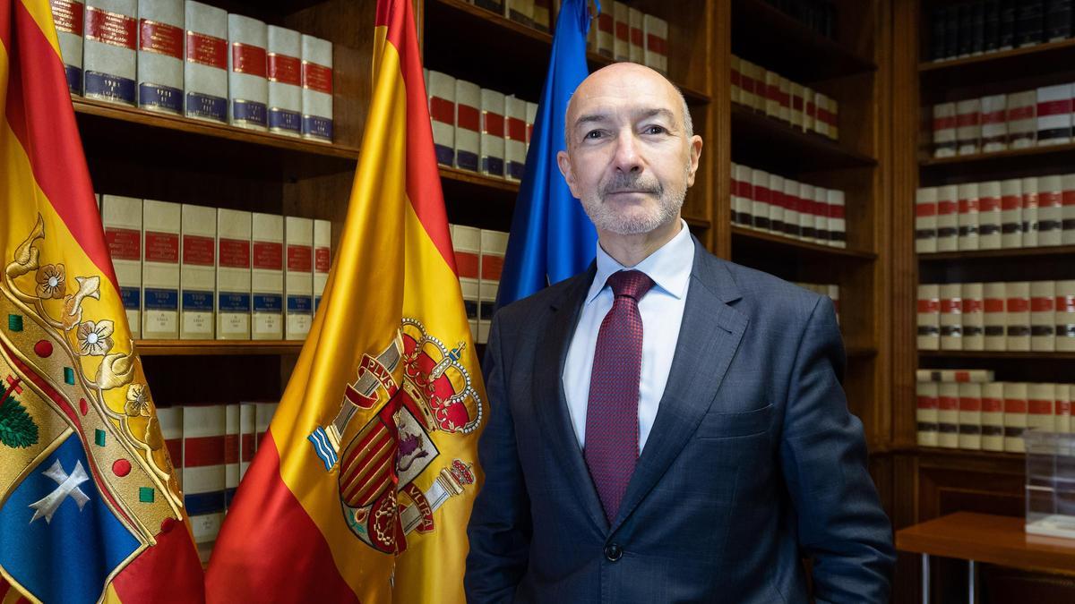 El Delegado del Gobierno en Aragón, Fernando Beltrán, durante la entrevista con este diario.