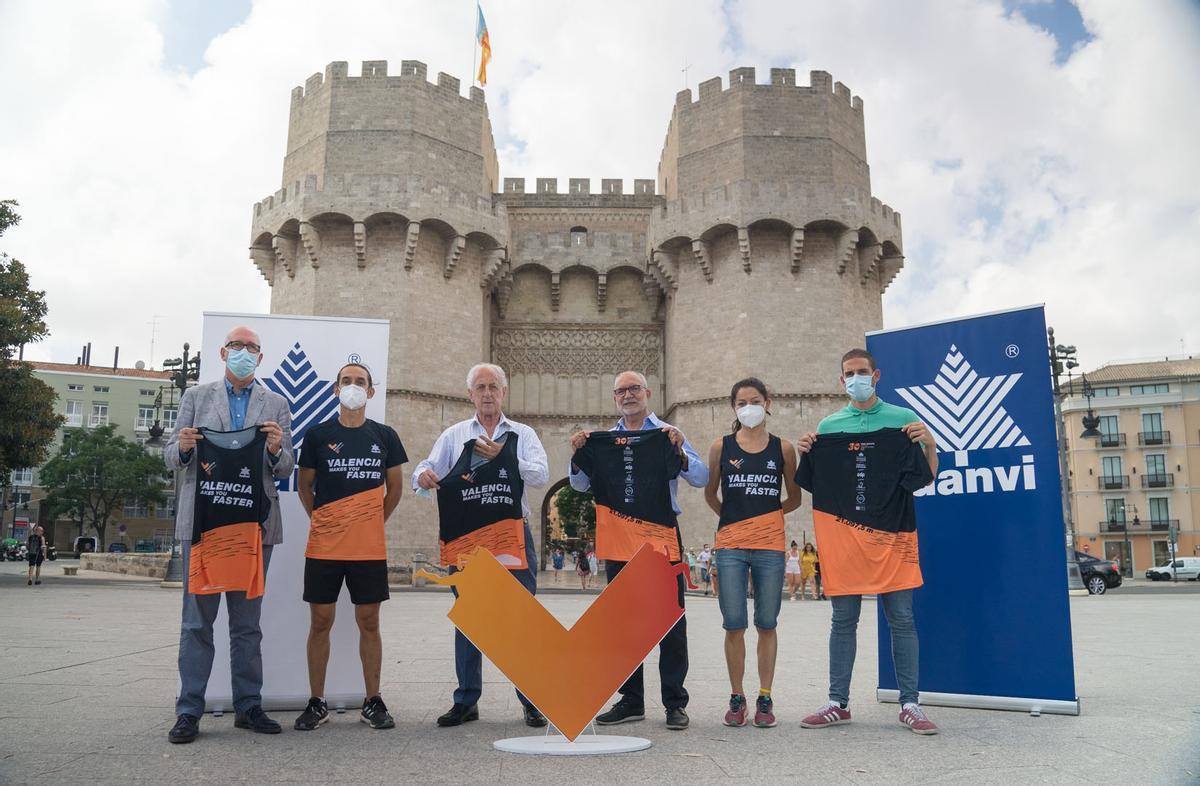 Presentación de las camisetas del Medio Maratón de València