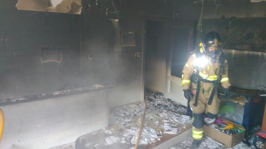 Aparatoso incendio en una vivienda del centro de Cieza