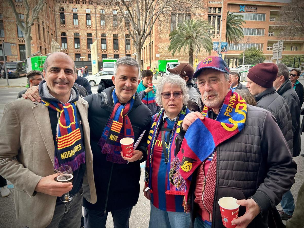 Víctor Font y Carles Ordiales, con la presidenta de la penya blaugrana de Copenhague